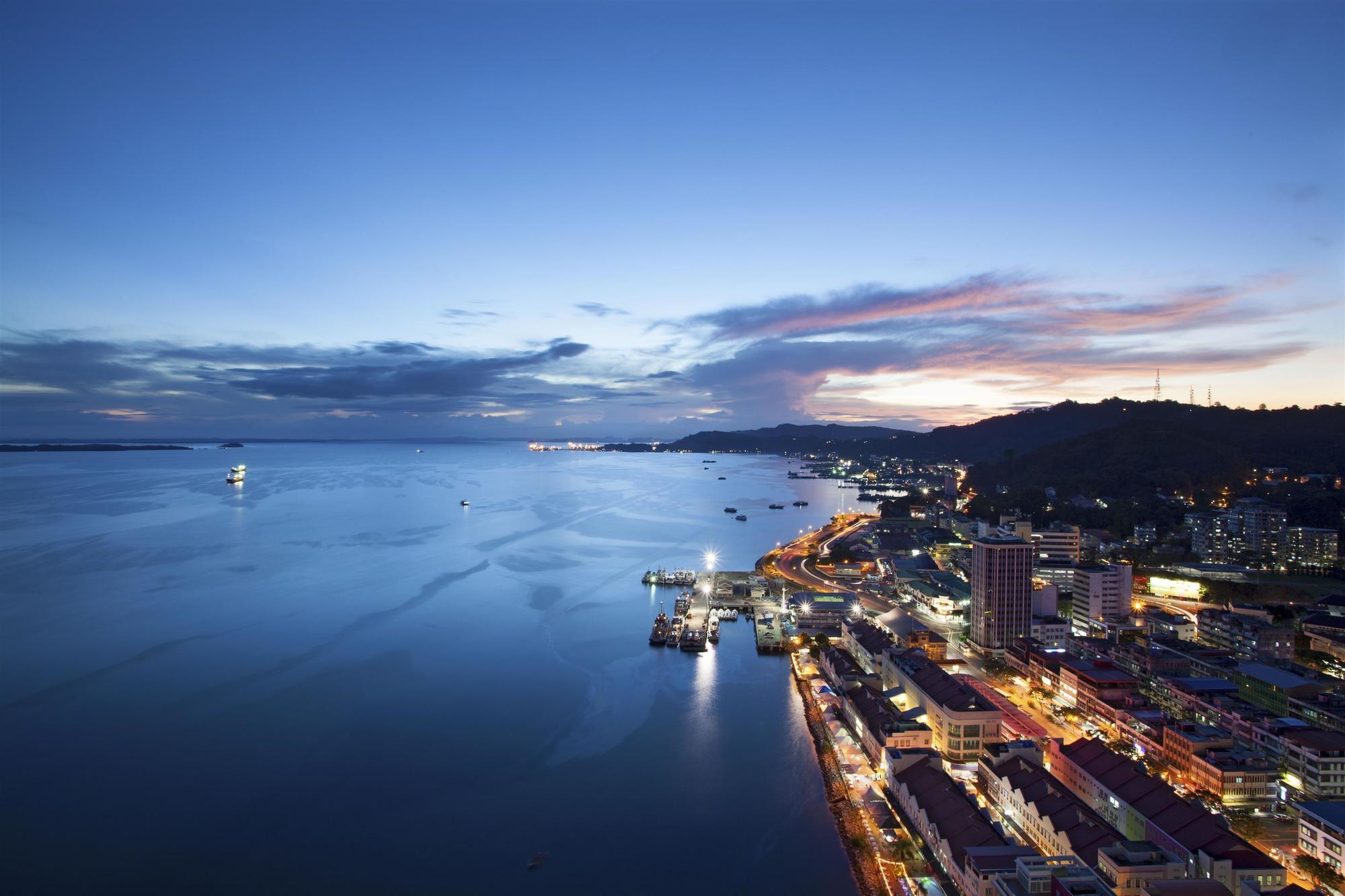 Four Points By Sheraton Sandakan Exterior photo