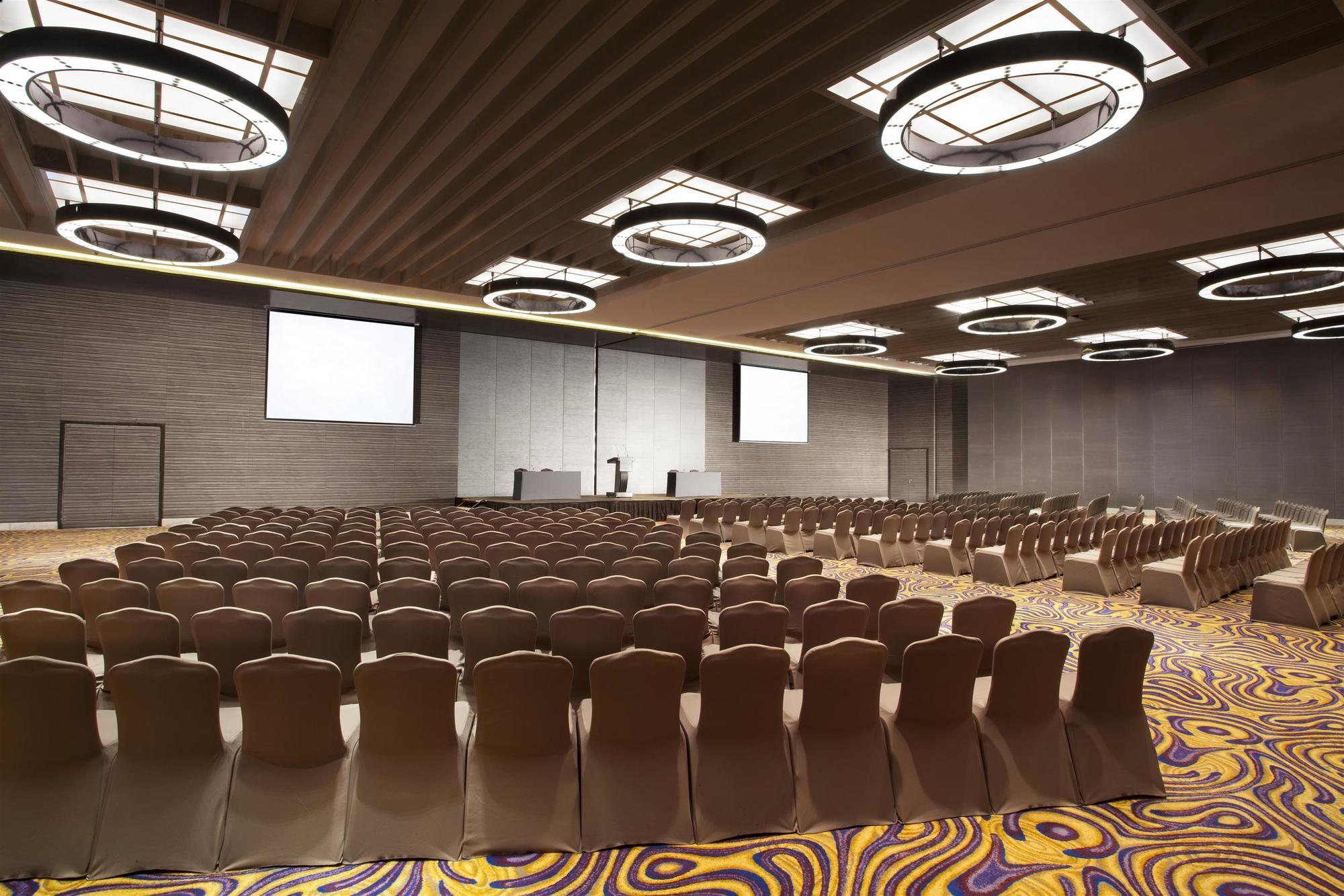 Four Points By Sheraton Sandakan Exterior photo